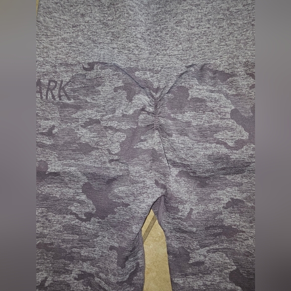 Gymshark Camo Leggings Purple - Picture 2 of 3
